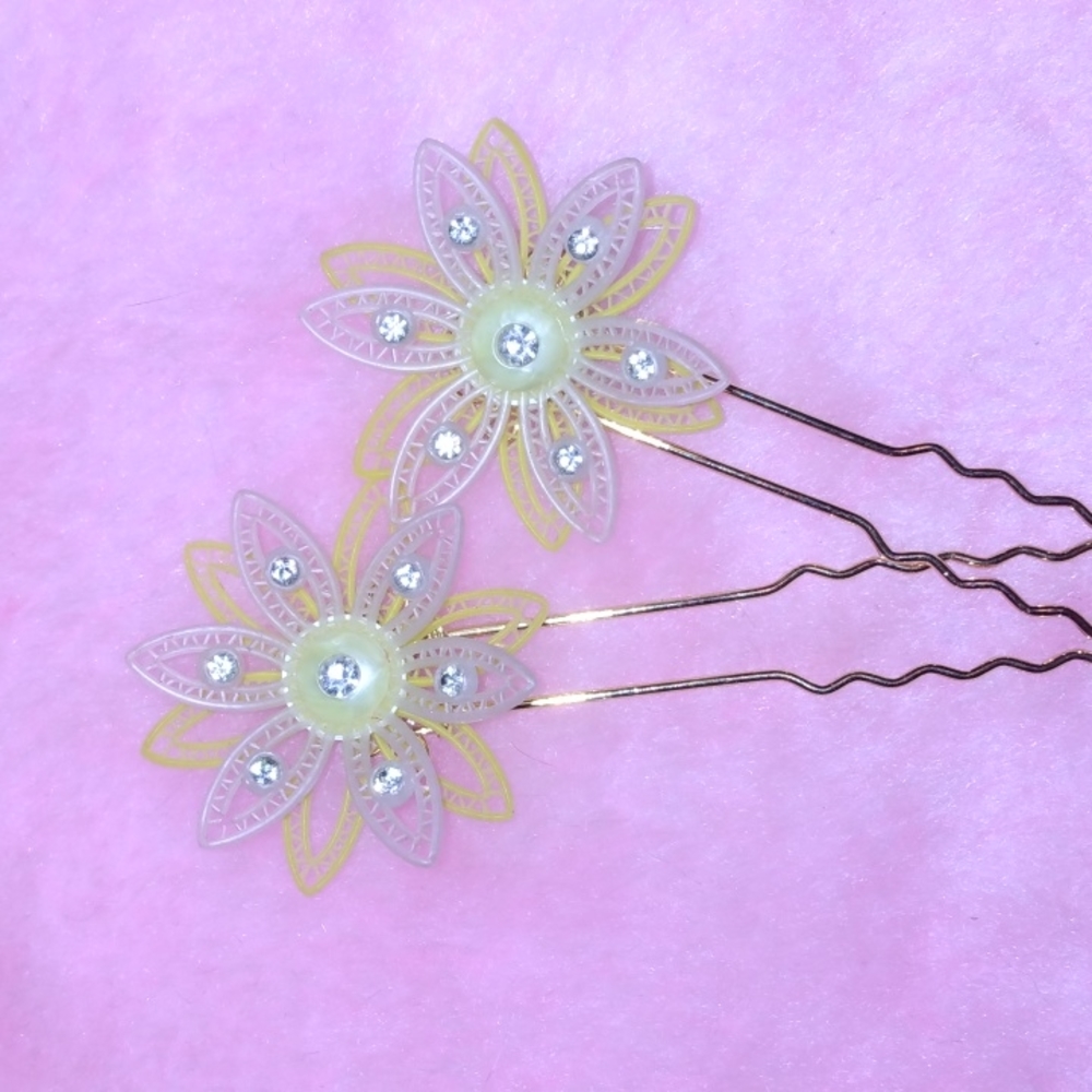 Yellow Flower Hairpins